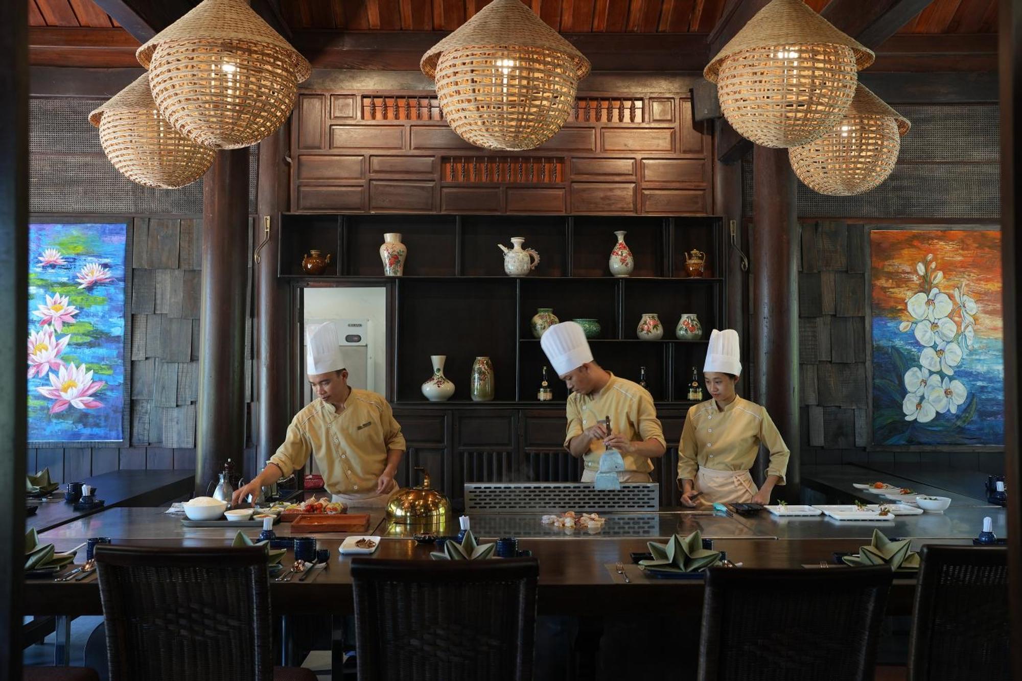 Palm Garden Beach Resort & Spa Hoi An Exterior foto Thai chefs at work