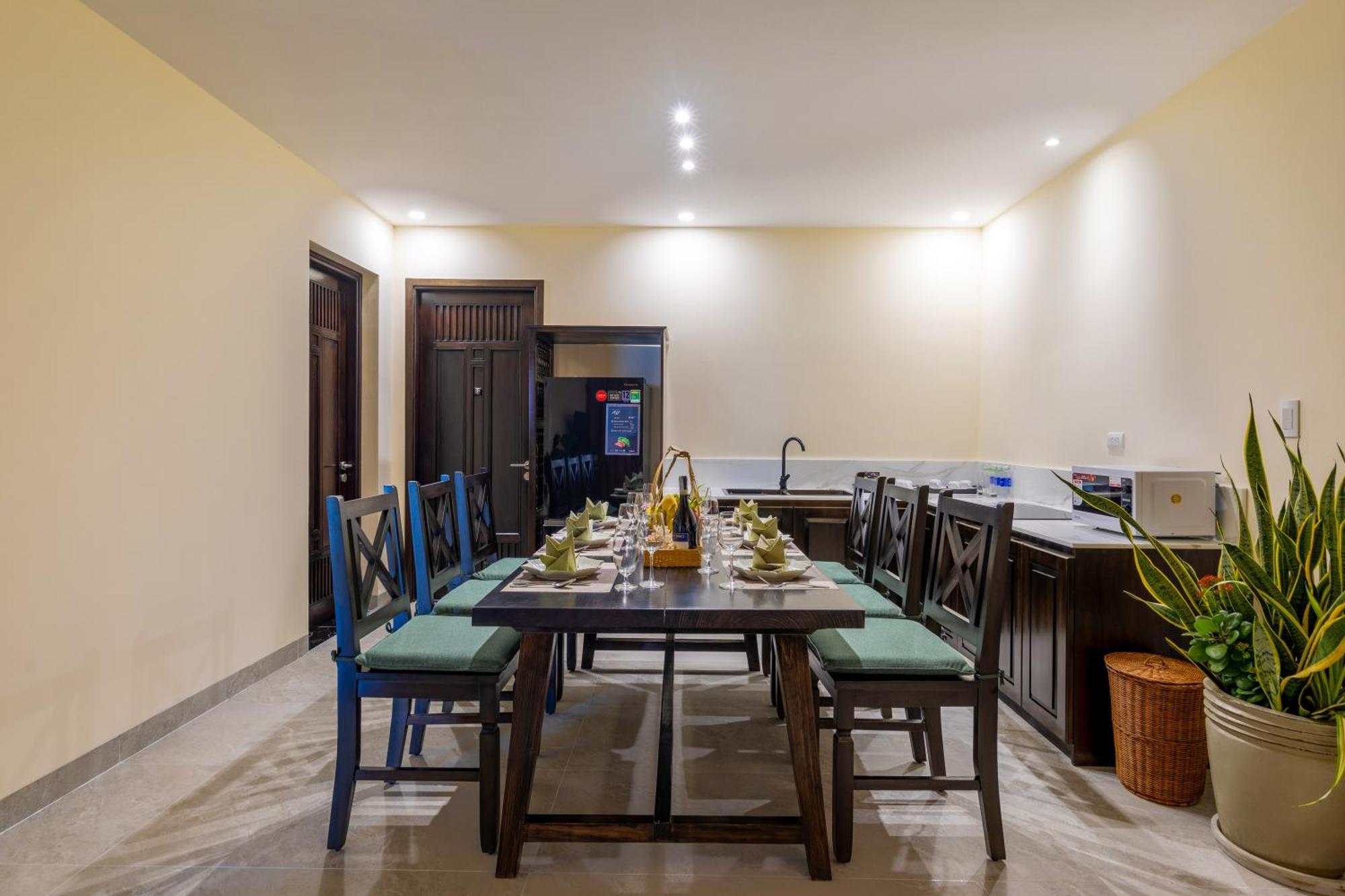 Palm Garden Beach Resort & Spa Hoi An Exterior foto A kitchen in a serviced apartment in Hanoi, Vietnam