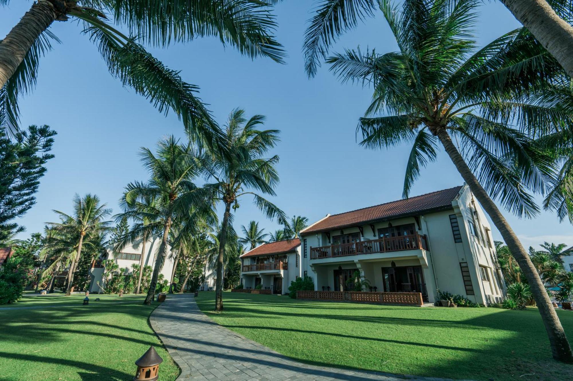 Palm Garden Beach Resort & Spa Hoi An Exterior foto The resort's grounds