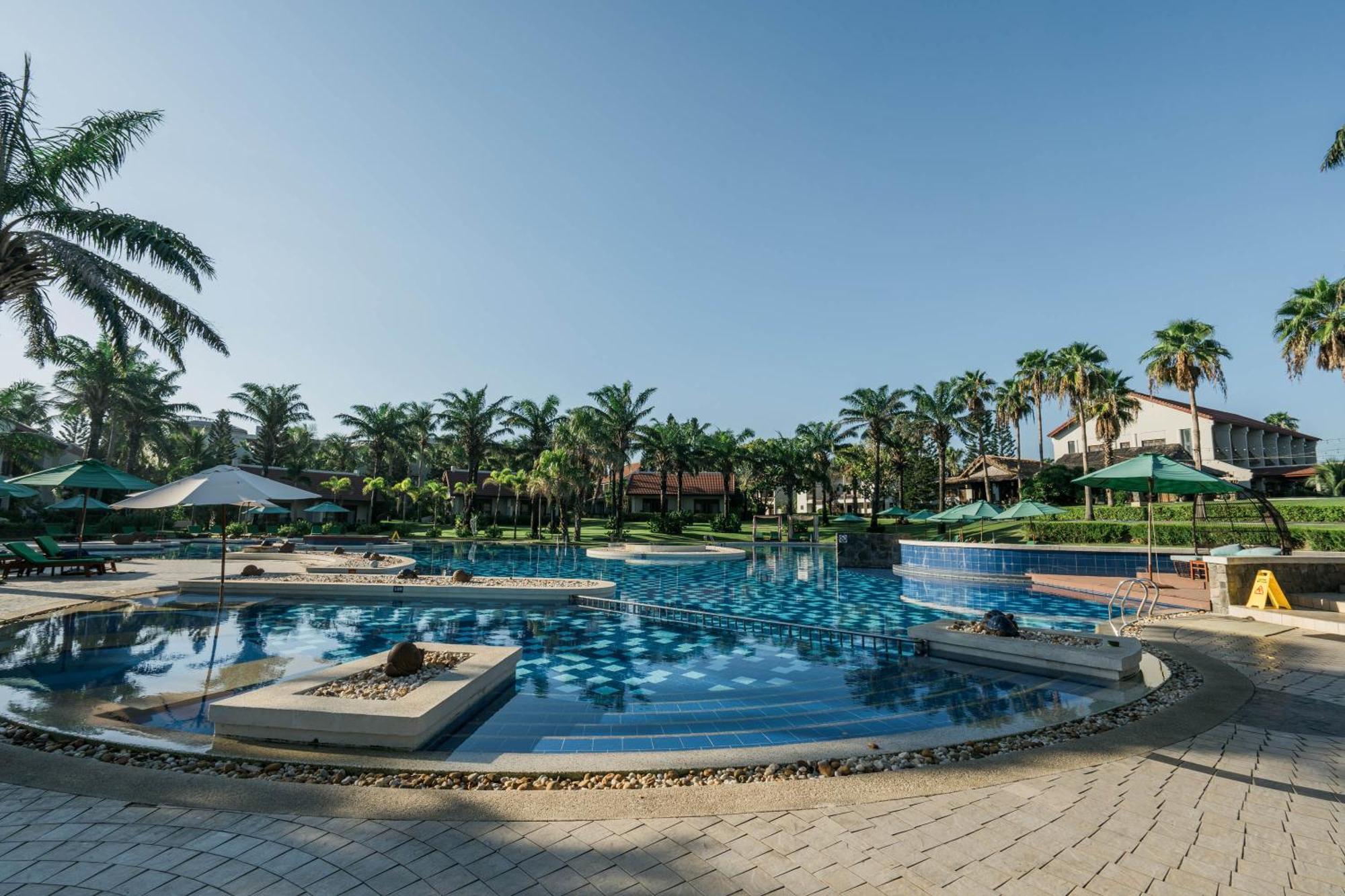 Palm Garden Beach Resort & Spa Hoi An Exterior foto The pool at the Kempinski Jinja