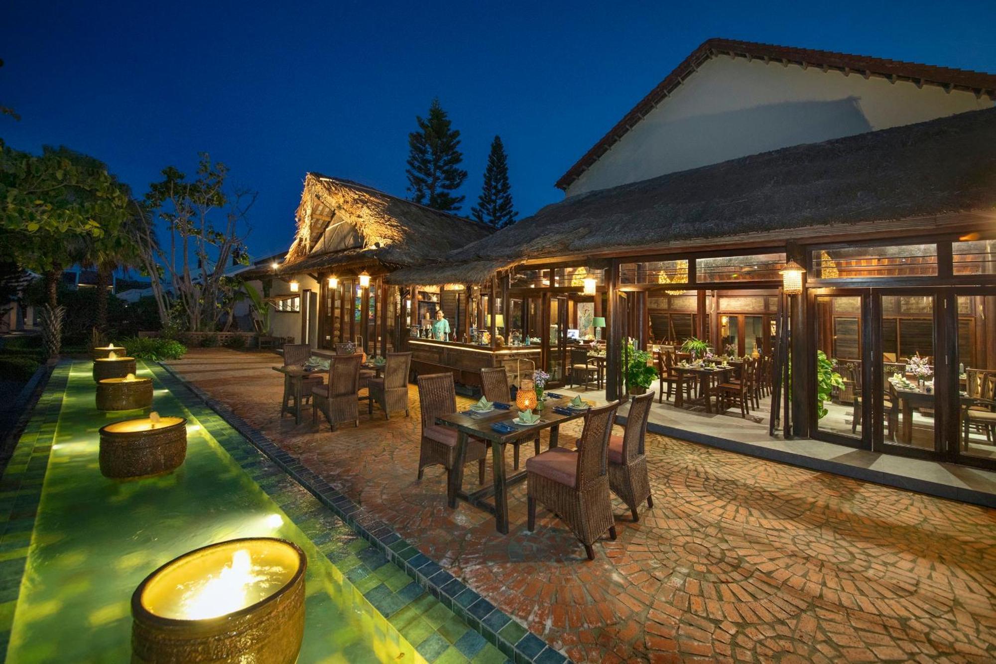 Palm Garden Beach Resort & Spa Hoi An Exterior foto The restaurant at the resort