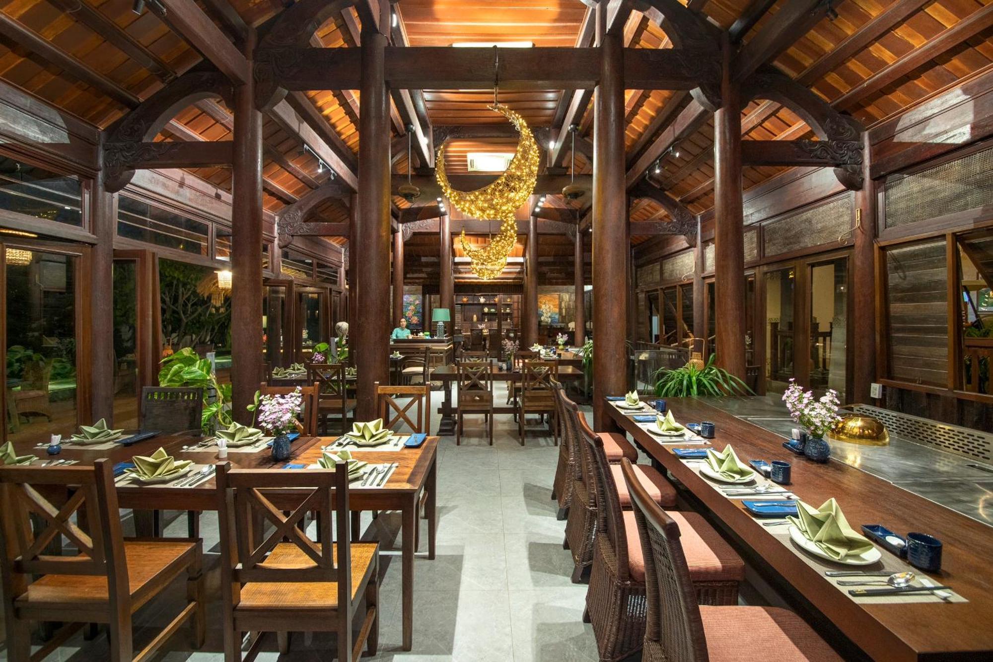 Palm Garden Beach Resort & Spa Hoi An Exterior foto The interior of the restaurant